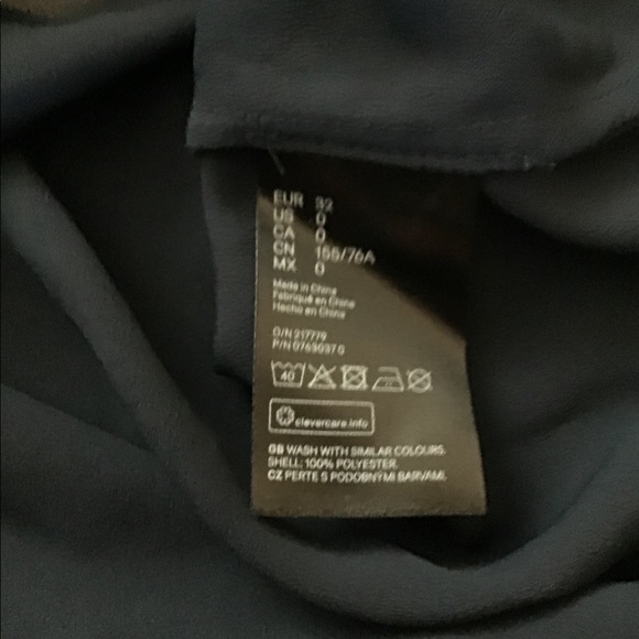 H&M Scalloped Trimmed Blouse (NWT) - Picture 12 of 12